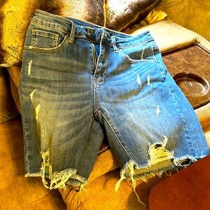 Risen denim shorts, distressed. Size medium